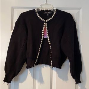 Black cropped sweater with beautiful pearl accent